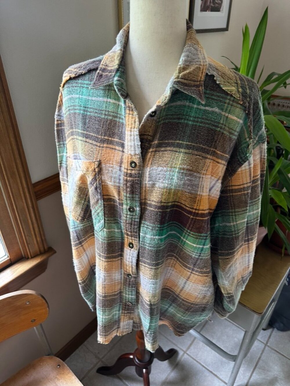 BDG Plaid Flannel Lightly Distressed Button Down Shirt, Women's M, Like New